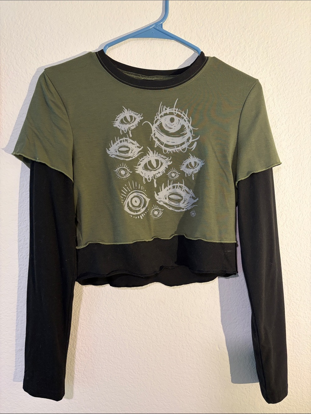 ROMWE Olive Green and Black Layered Eye Graphic Long-Sleeve Crop Top